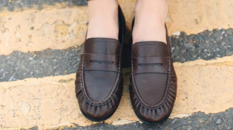 Svestrane i chic: Ove jeseni nosimo mokasinke u smeđim nijansama