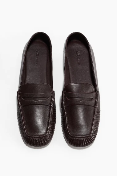 Svestrane i chic: Ove jeseni nosimo mokasinke u smeđim nijansama