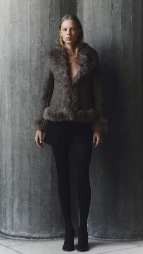 Stylish i cozy: Jakne s umjetnim krznom dominiraju zimskim trendovima