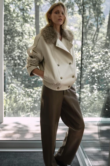 Stylish i cozy: Jakne s umjetnim krznom dominiraju zimskim trendovima