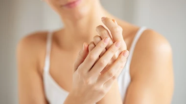 Suha koža ruku: Vodič za baršunastu mekoću uz domaće recepte i top kreme