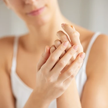 Suha koža ruku: Vodič za baršunastu mekoću uz domaće recepte i top kreme