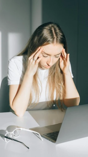 Neprijatelji iz sjene: Svakodnevne navike koje iscrpljuju vaš mozak