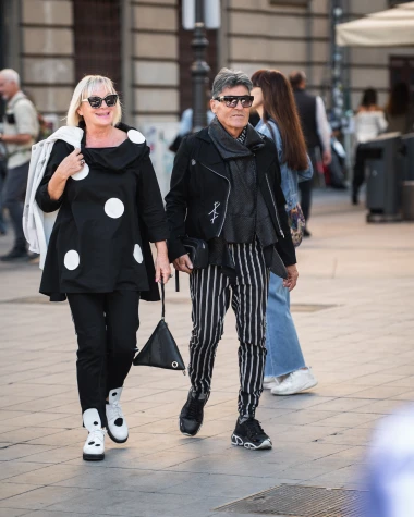 Crno-bijeli duo: Par sa špice zaigrao na točke i pruge - i osvojio simpatije prolaznika