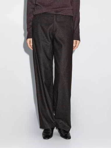 Vunene hlače kao simbol nenametljive elegancije i praktičnosti