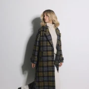 Klasično uz zaokret: Kaputi koji unose vedrinu u zimsku garderobu