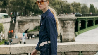 Modni klasik koji obožavamo: Traper košulja u zimskim kombinacijama