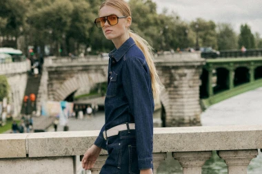 Modni klasik koji obožavamo: Traper košulja u zimskim kombinacijama