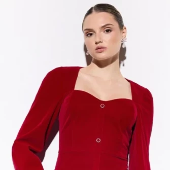 Baršun se vraća u velikom stilu: Mohito otkriva najljepše haljine sezone