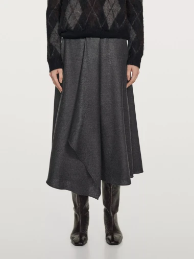 Trend koji traje: Zašto je siva vunena suknja najbolja investicija ove sezone