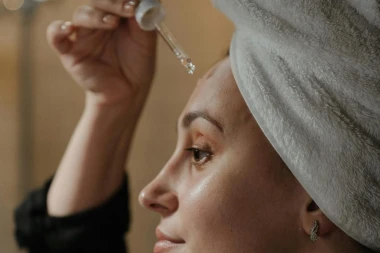 Jesenska njega kože: Vodič za sprječavanje isušivanja i crvenila