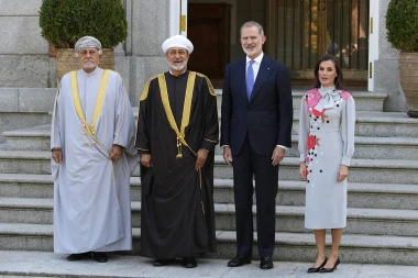 Kraljica Letizia prekrasna tijekom posjeta sultana Omana: Zasjala u dvije kreacije, obje smo već vidjeli