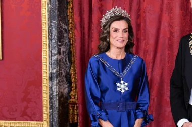 Kraljica Letizia prekrasna tijekom posjeta sultana Omana: Zasjala u dvije kreacije, obje smo već vidjeli