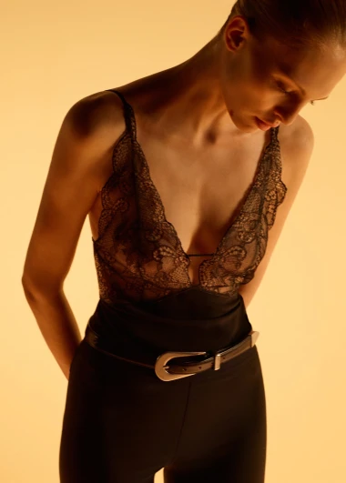 Mango je lansirao party kolekciju za blagdane: Glamur, sloboda i moderna elegancija