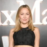 Kate Hudson zablistala u crnom dvodijelnom outfitu, no jedan je dio njezina tijela ukrao show