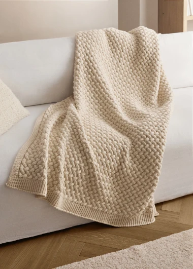 Cozy sezona počinje: Najljepše dekice koje griju i uljepšavaju interijer