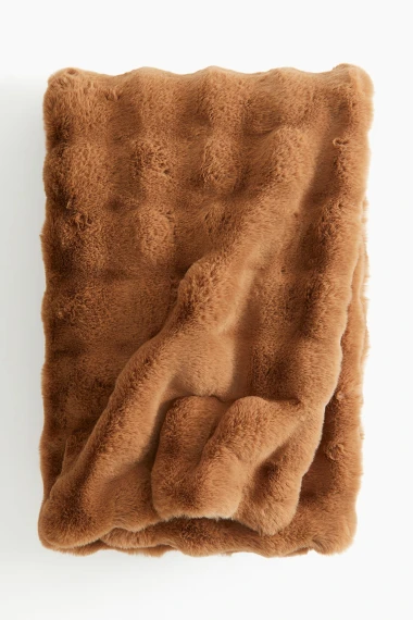 Cozy sezona počinje: Najljepše dekice koje griju i uljepšavaju interijer