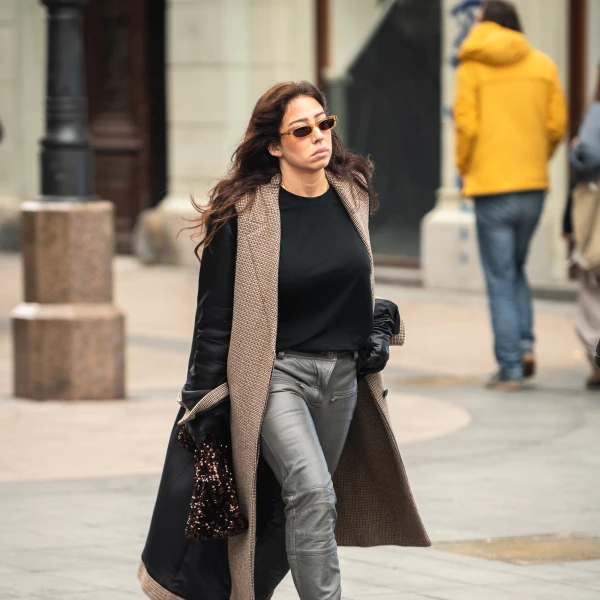 Poznata tiktokerica privukla sve poglede u urbanom outfitu i 'dlakavim' cipelama