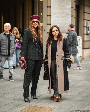 Poznata tiktokerica privukla sve poglede u urbanom outfitu i 'dlakavim' cipelama