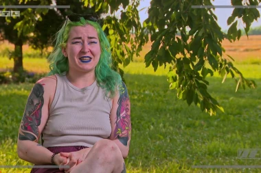 Jedan farmer kući šalje čak tri dame, ljubomornih je sve više, a na tulumu će pasti vrući poljubac!