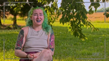 Jedan farmer kući šalje čak tri dame, ljubomornih je sve više, a na tulumu će pasti vrući poljubac!