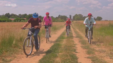 Jedan farmer kući šalje čak tri dame, ljubomornih je sve više, a na tulumu će pasti vrući poljubac!