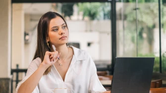 Umjesto da te poljulja, neka te ojača: Kako pametno primiti kritiku