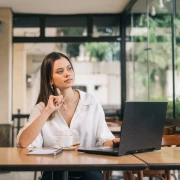 Umjesto da te poljulja, neka te ojača: Kako pametno primiti kritiku