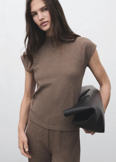 Veste bez rukava: Cozy trend koji vlada zimskom sezonom