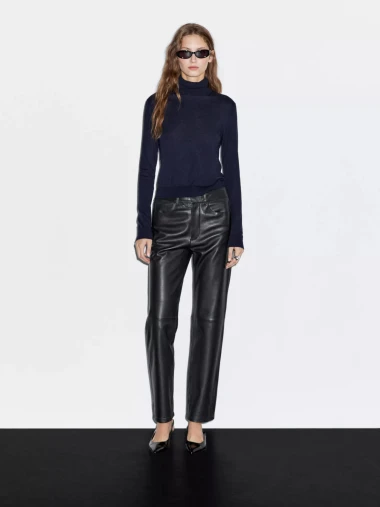 Elegantne i chic: Kožne hlače kao savršena alternativa trapericama