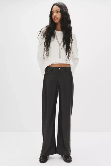 Elegantne i chic: Kožne hlače kao savršena alternativa trapericama