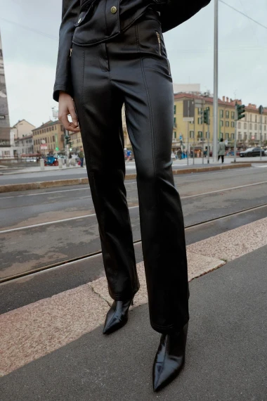 Elegantne i chic: Kožne hlače kao savršena alternativa trapericama