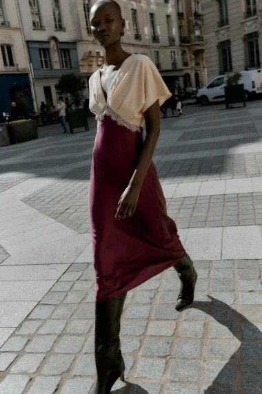 Čipkasti komadi za jesen i zimu: Elegancija u svakodnevnim kombinacijama