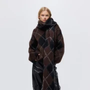 Detalji koji čine razliku: Šalovi, kape i torbe za savršen jesenski look