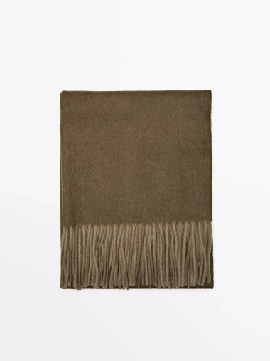 Detalji koji čine razliku: Šalovi, kape i torbe za savršen jesenski look