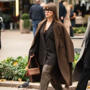 Sve nijanse smeđe: Djevojka sa špice zasjala u oversized komadima, jednim detaljem osvježila outfit