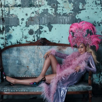 'Showgirls' slavi 30 godina: Elizabeth Berkley u haljini inspiriranoj filmom