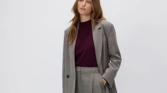 Elegancija s dozom retro šarma: Karirane hlače za efektne jesenske kombinacije