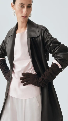 Kožne rukavice: Više od modnog dodatka, simbol bezvremenske elegancije