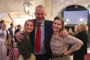 Objava Zorana Šprajca o 'Divljim pčelama' izazvala lavinu reakcija: 'Jedina domaća serija koju gledam!'