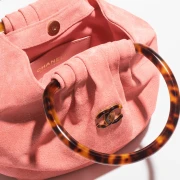 Šarmantne Chanel ružičaste torbice iz nove kolekcije brenda sve su što želimo ovih blagdana