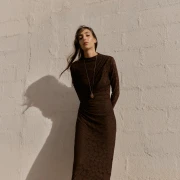 Nepogrešiva outfit formula za zimu: Haljine koje savršeno pristaju uz čizme