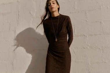 Nepogrešiva outfit formula za zimu: Haljine koje savršeno pristaju uz čizme