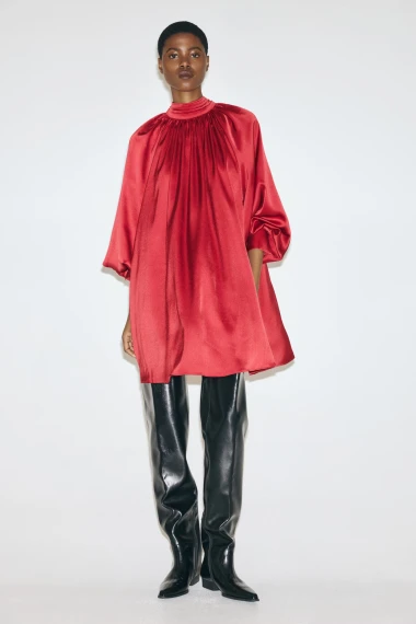 Nepogrešiva outfit formula za zimu: Haljine koje savršeno pristaju uz čizme