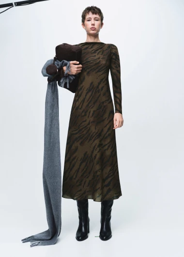 Nepogrešiva outfit formula za zimu: Haljine koje savršeno pristaju uz čizme