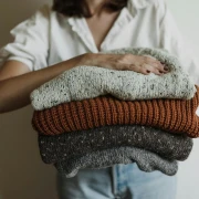 Organizacija garderobe: Kako pametno pripremiti ormar za zimu