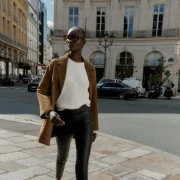 Svaka stylish žena u ormaru posjeduje crne tajice – evo što ih čini posebnima