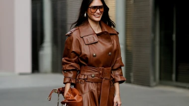 Kako kombinirati kožu ove zime – od upečatljivih jakni do trendi modnih dodataka