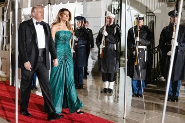 Melania Trump smaragdnom haljinom poslala poruku jaču od riječi