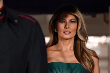 Melania Trump smaragdnom haljinom poslala poruku jaču od riječi